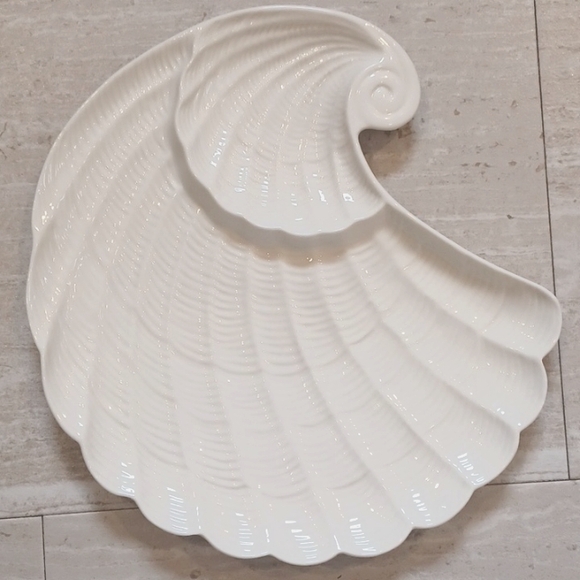 FIB Burton & Burton Scalloped Off-White Shell Appetizer/Dip Serving Platter - Picture 1 of 6